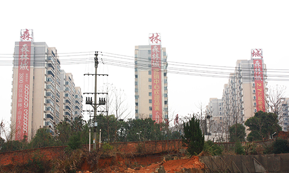 網格布噴繪巨幅及樓頂發光字.jpg 網格布噴繪巨幅及樓頂發光字.jpg